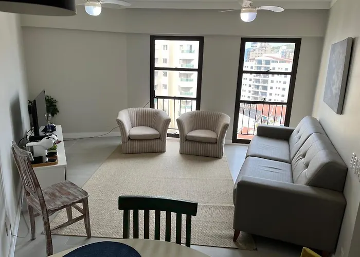 Apartamento Em Frente A Praia Martin De Sa Com Piscina.