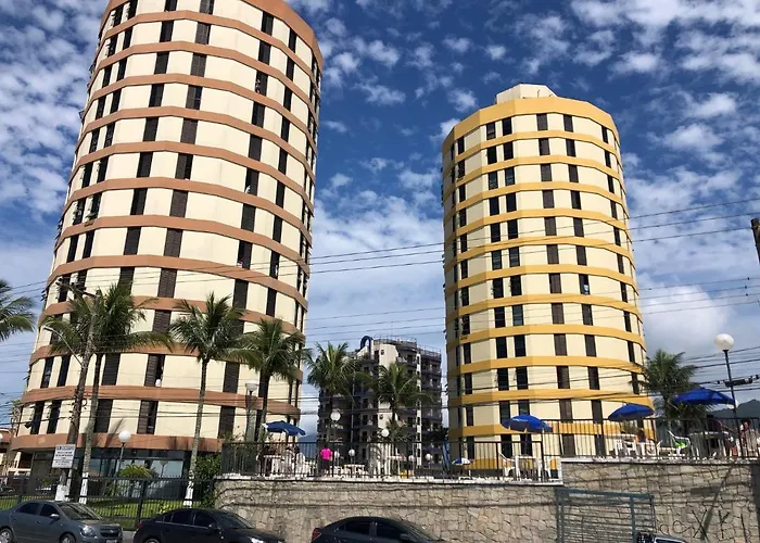 Apartamento Em Frente A Praia Martin De Sa Com Piscina.